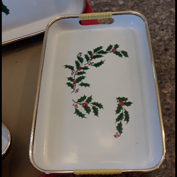 NEW CHRISTMAS 3 piece lacquer tray set - Picture 3 of 4